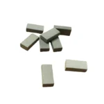 Set of 100 miniature rectangular gray clay blocks, featuring a smooth matte finish and uniform dimensions of 1.6cm x 0.8cm x 0.45cm, perfect for 1:16 scale architectural models