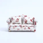 White and Rose Floral Print Loveseat - 1:12 Scale Dollhouse Furniture - Miniature Two-Seater Sofa with Delicate Red Rose Pattern (13.5cm × 6.4cm × 7.2cm)